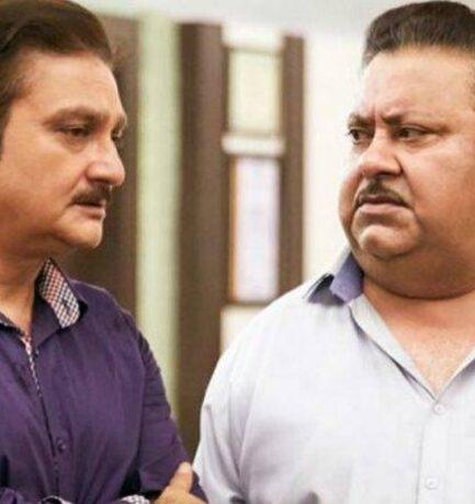 Khajoor Pe Atke Film Review – Opportunism Over Family Bonds